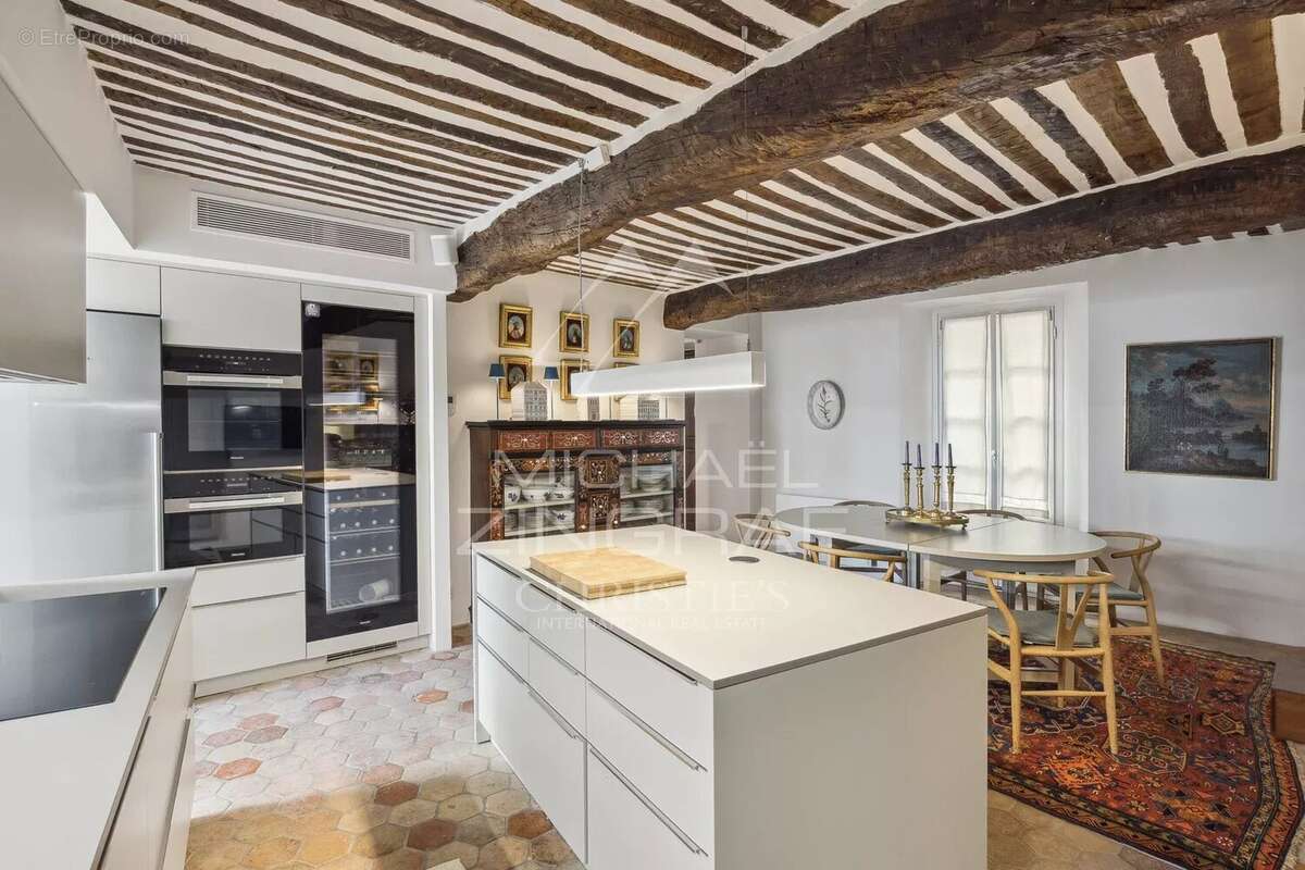 Maison à CHATEAUNEUF-GRASSE