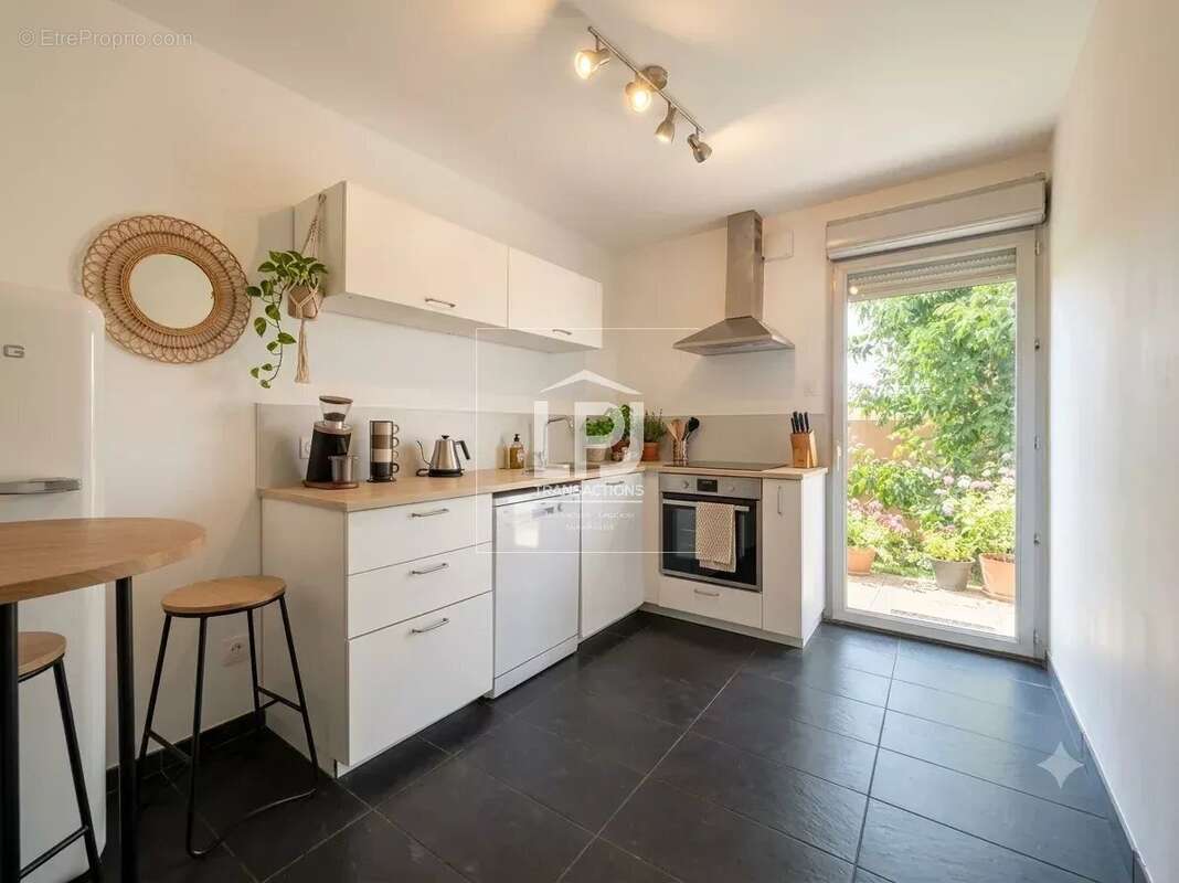Appartement t4 avec jardin de plus de 300 m² et stationnements privés - photo 5