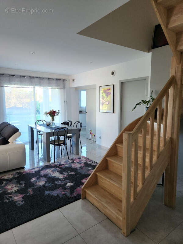 Maison à ETOILE-SUR-RHONE