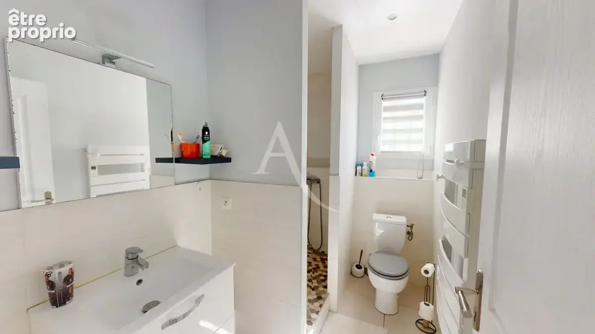 Maison 5 pièces de plain-pied avec piscine et dépendance - photo 12