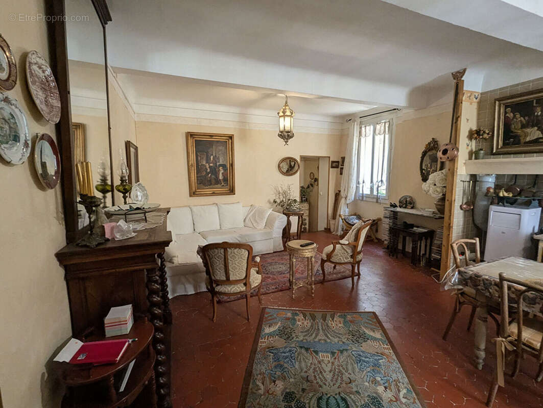 Maison à AUPS
