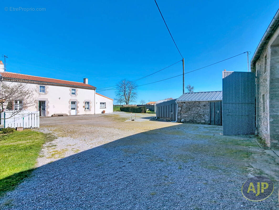 Maison à VIEILLEVIGNE