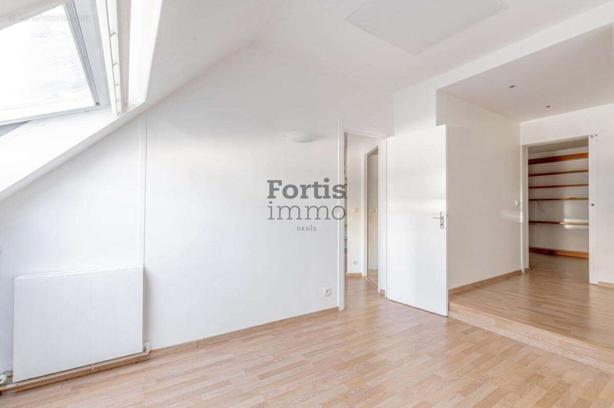 Appartement à PARIS-8E