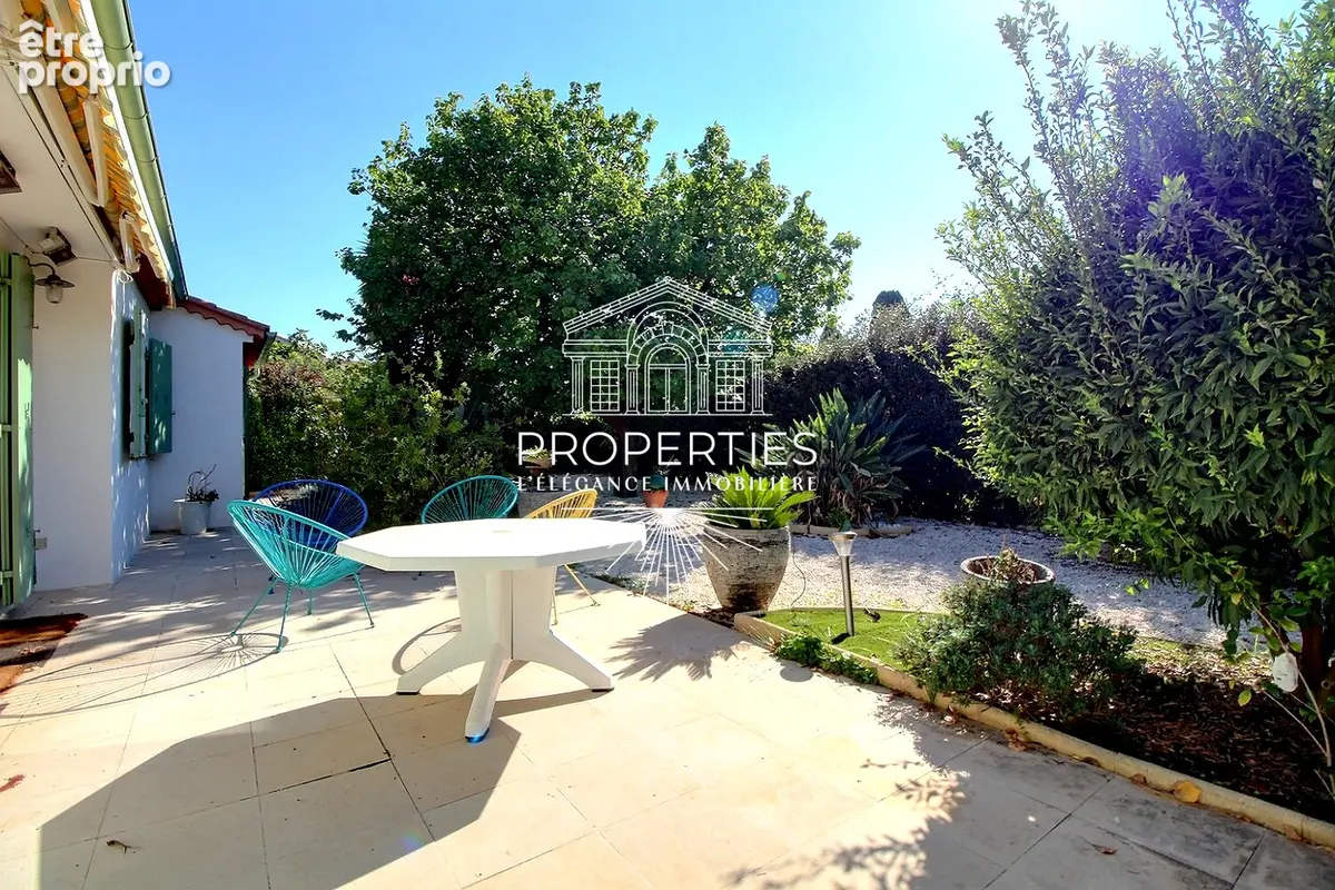 Bormes - le pin - maison de plain-pied - 100m² - 3 chambres - piscine - garage - photo 11