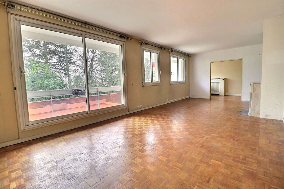 Appartement à MAREIL-MARLY