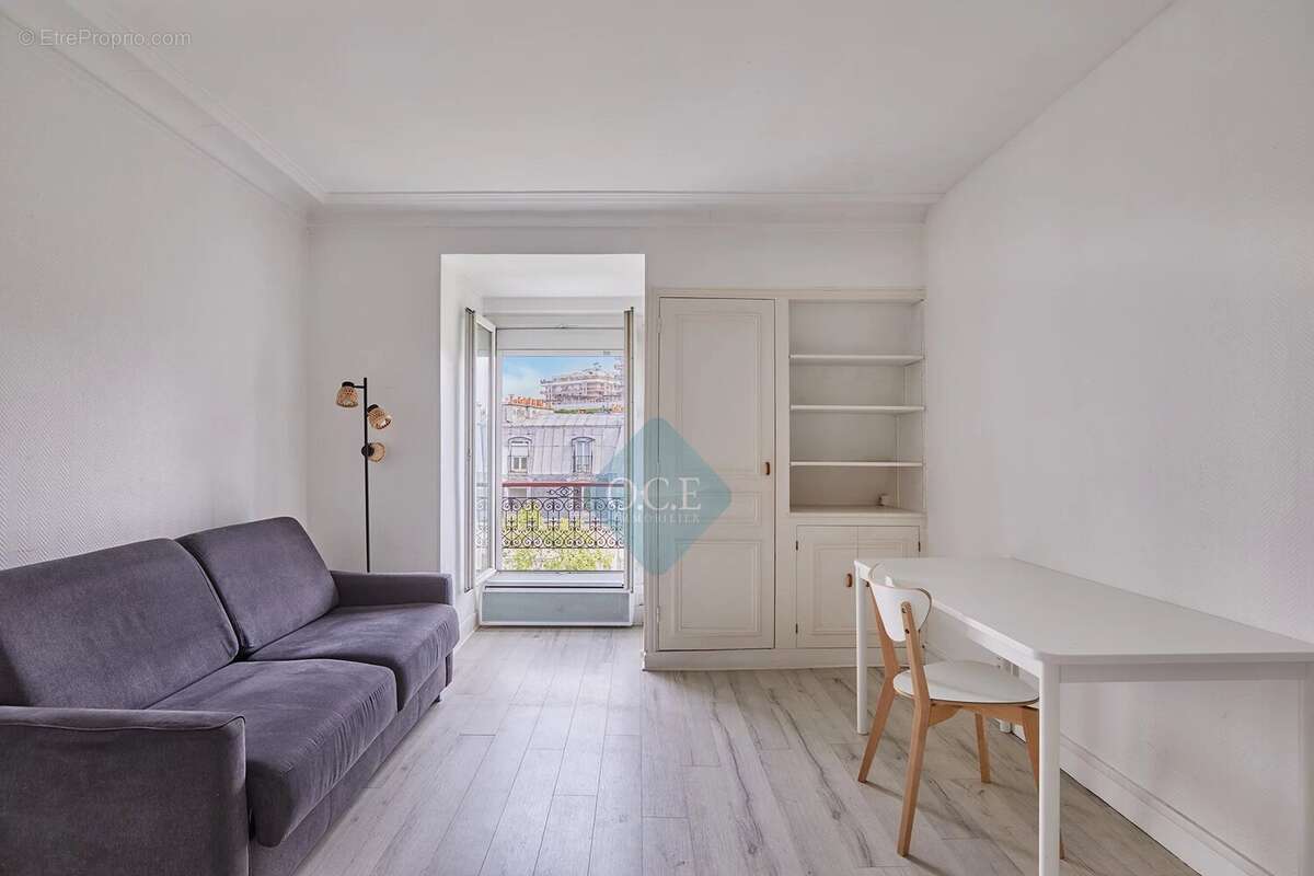 Charmant studio au dernier étage avec ascenseur - photo 2