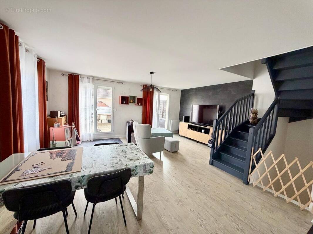 Maison à SAVIGNY-LE-TEMPLE