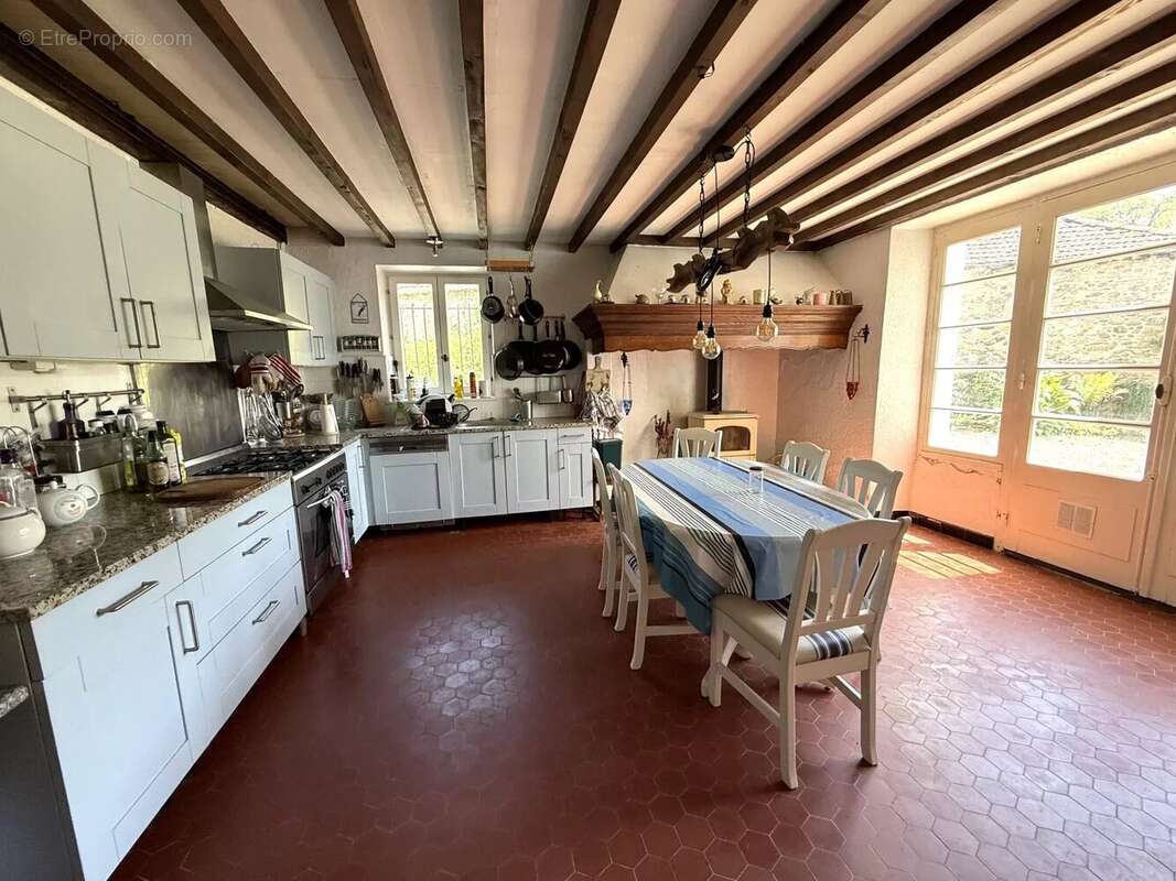Maison de village du XVIIIe siècle avec piscine et jardin - photo 3