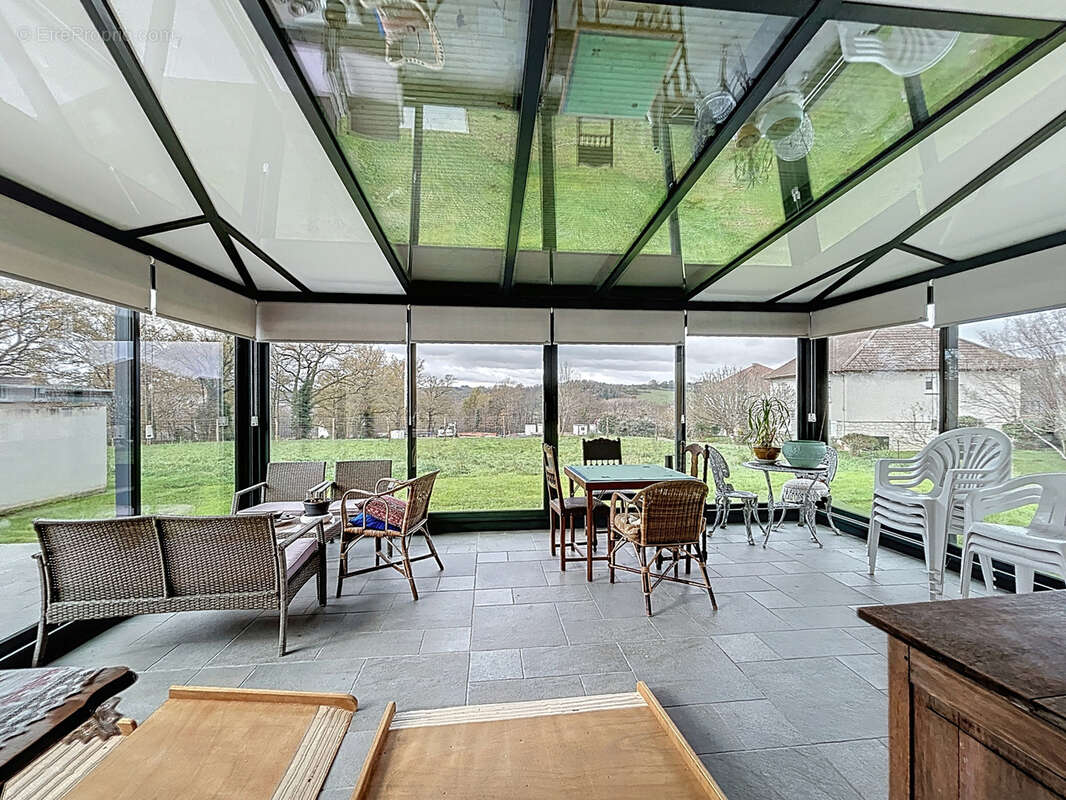 Maison à SAINT-PANTALEON-DE-LARCHE