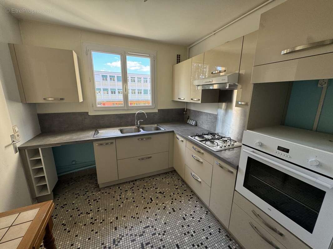 Appartement à LES CLAYES-SOUS-BOIS
