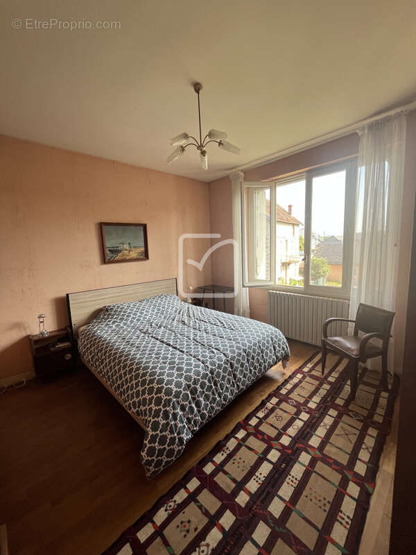 Maison à OBJAT