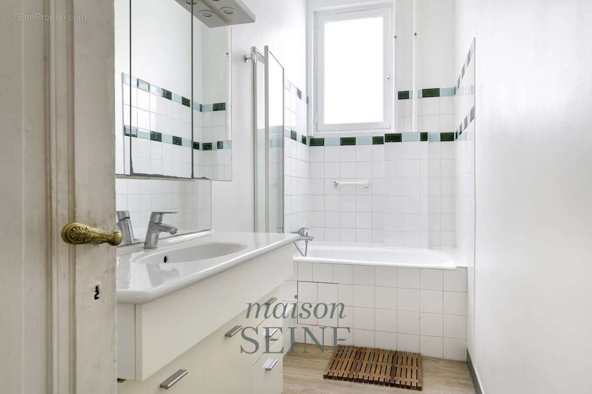 Appartement à NEUILLY-SUR-SEINE