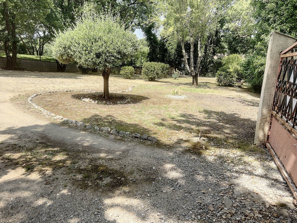 Terrain à SAINT-MAMERT-DU-GARD