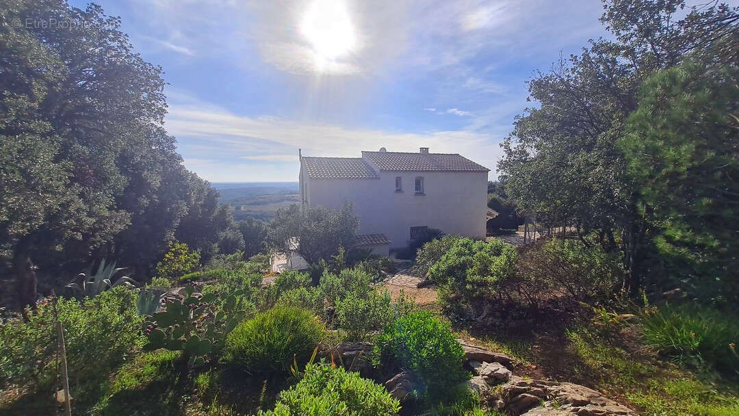 Magnifique villa avec vue panoramique sur 2746m² de terrain - photo 4