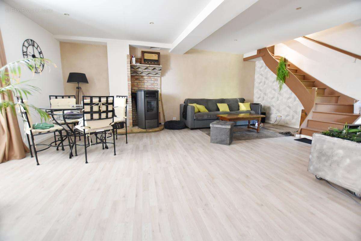 Chiroubles – Grande maison familiale rénovée avec dépendances, jardin et espace indépendant - photo 6
