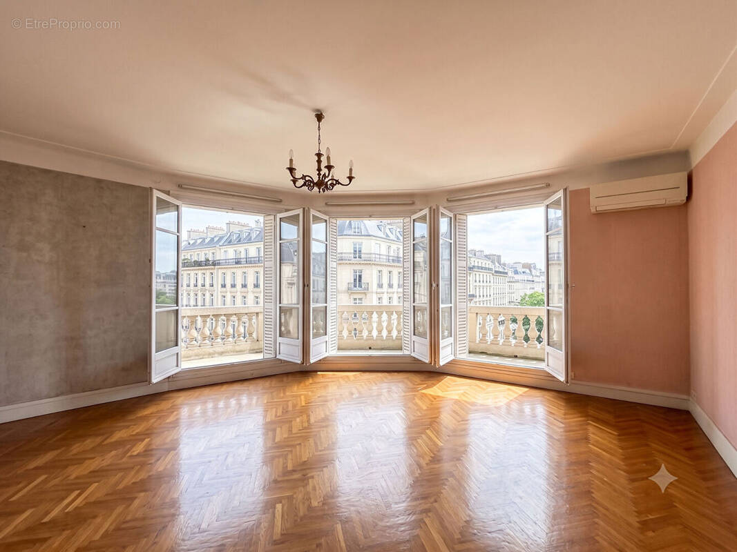 Appartement à MARSEILLE-1E