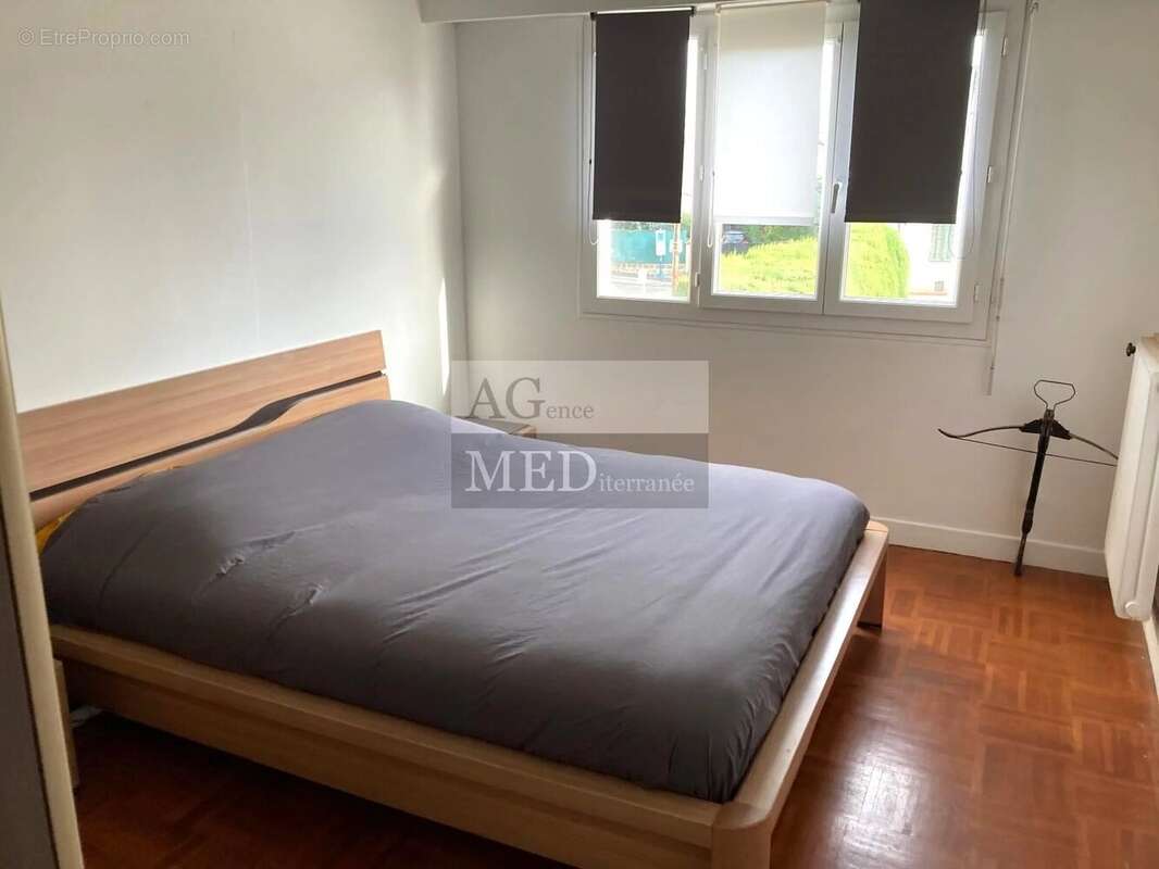 Appartement à SAINT-LAURENT-DU-VAR