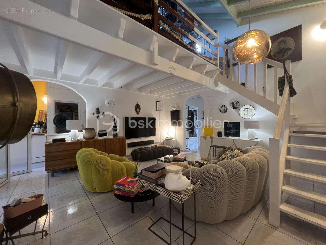 Commerce à SAINTE-ANNE