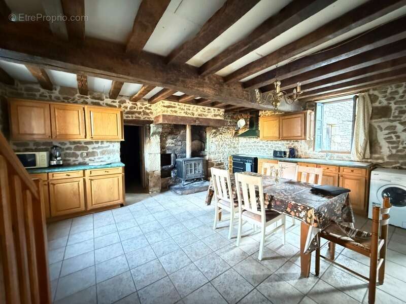 Maison à BUSSIERE-DUNOISE