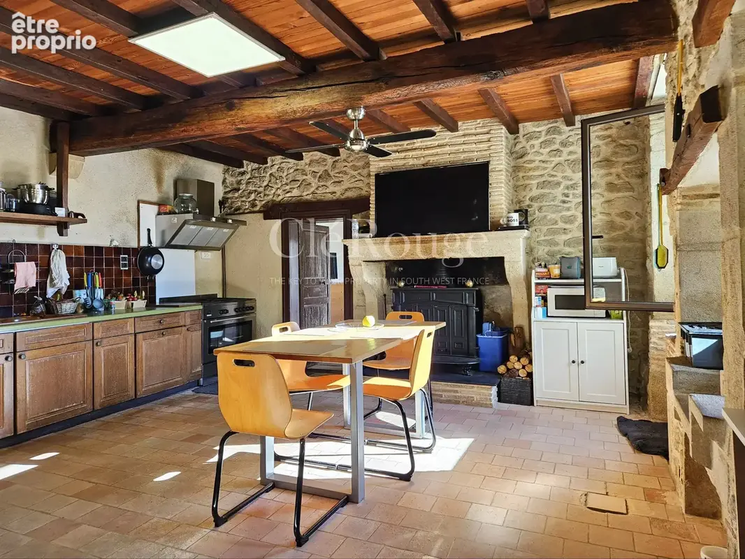 Proche de Monségur - Propriété de caractère en position privée, avec 4 chambres et piscine - photo 2