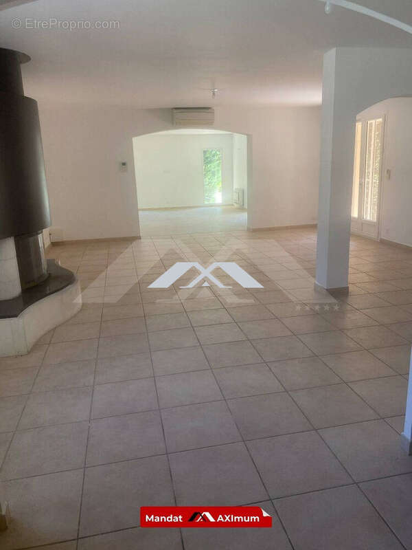Maison 202 m² à Arles  - photo 9