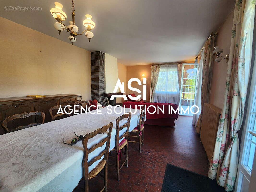 Maison à VILLAINES-LA-JUHEL