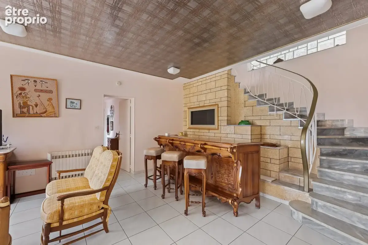 Maison 181 m² à Toulon  - photo 4