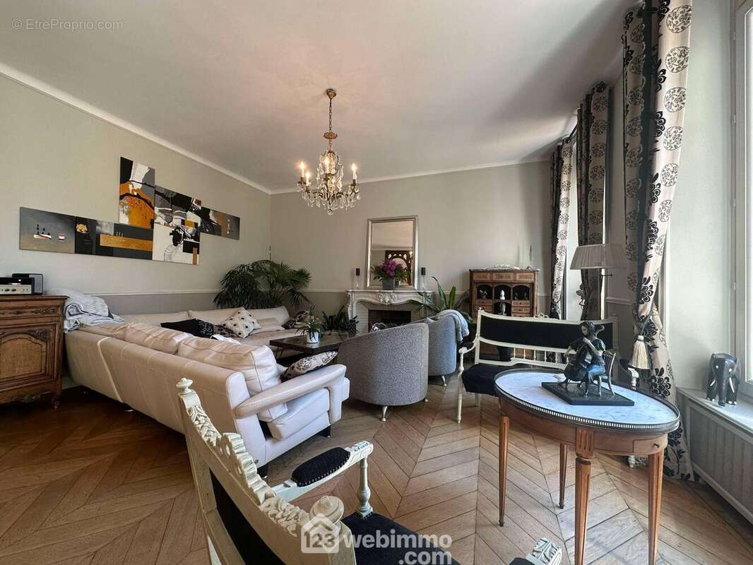 Tous les sols sont en parquet ancien