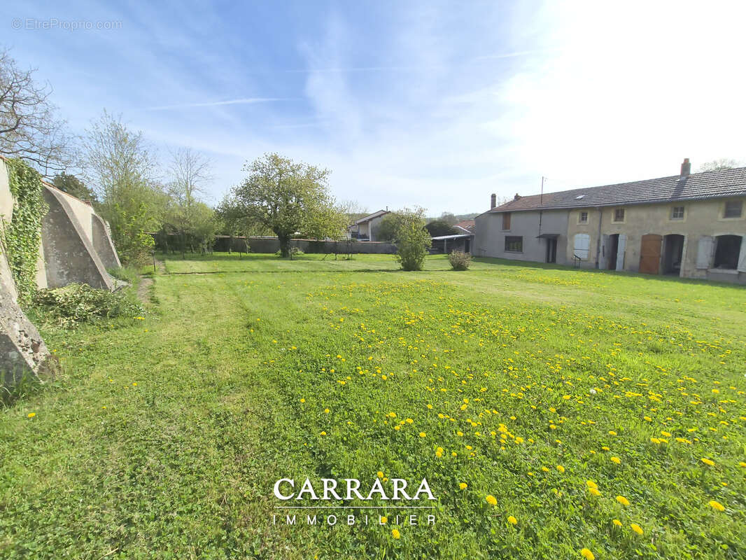 Maison Lorraine, de caractère avec ses dépendances à exploiter. - photo 6