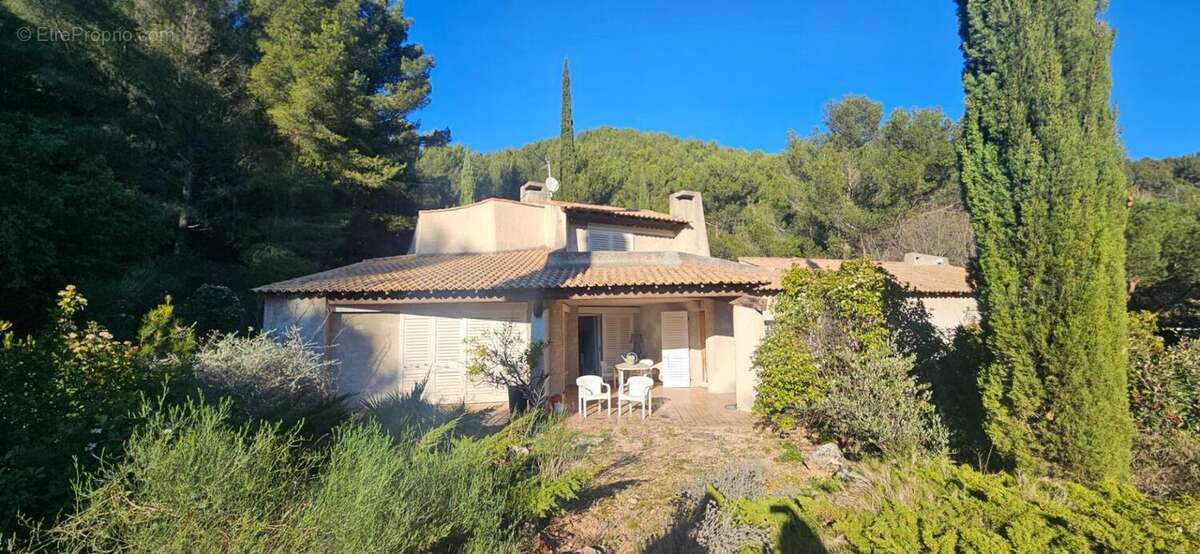 Maison à LE REVEST-LES-EAUX