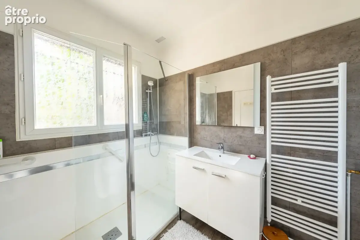 Emplacement privilégié, vue exceptionnelle et réel potentiel de rénovation - photo 15