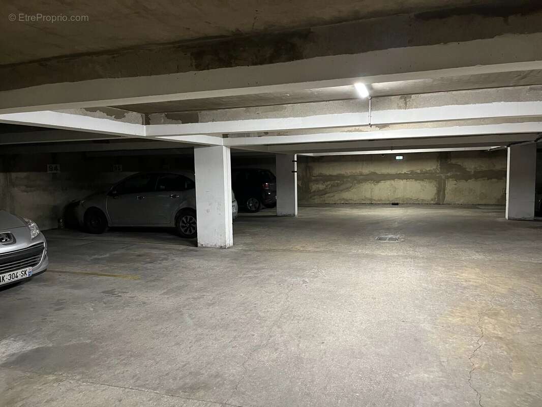 Paris XVème - Large emplacement de Parking - photo 2