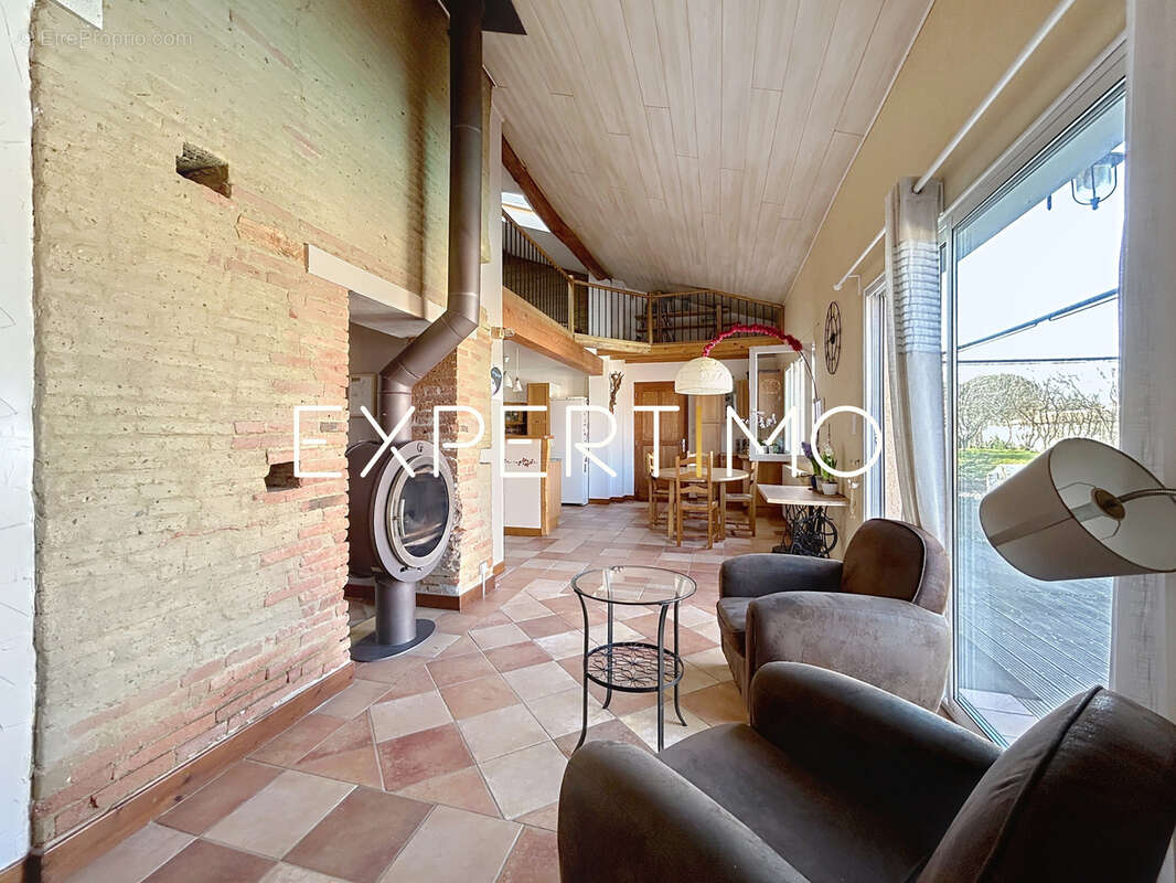 Maison à AYGUESVIVES