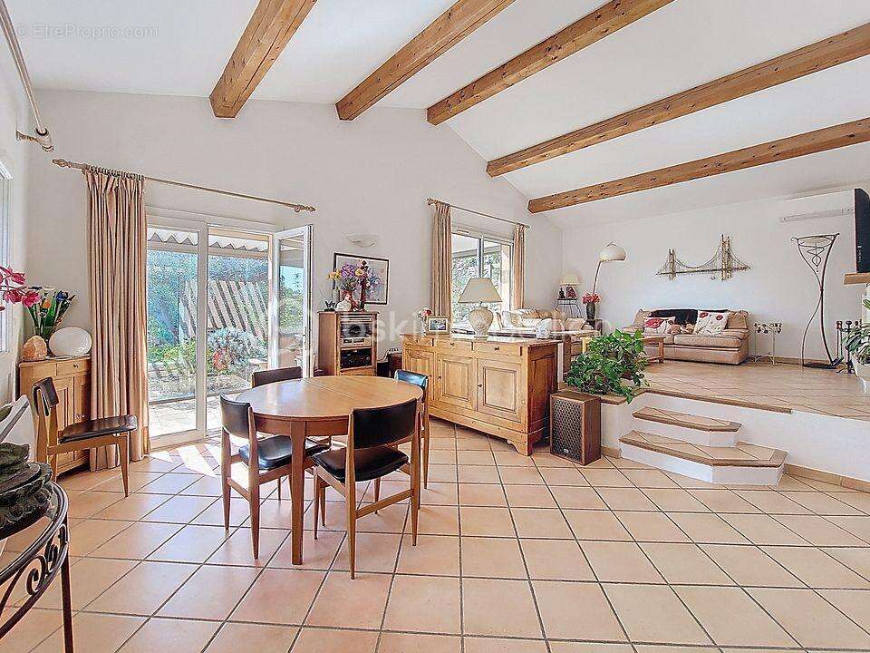 Maison à SOLLIES-VILLE