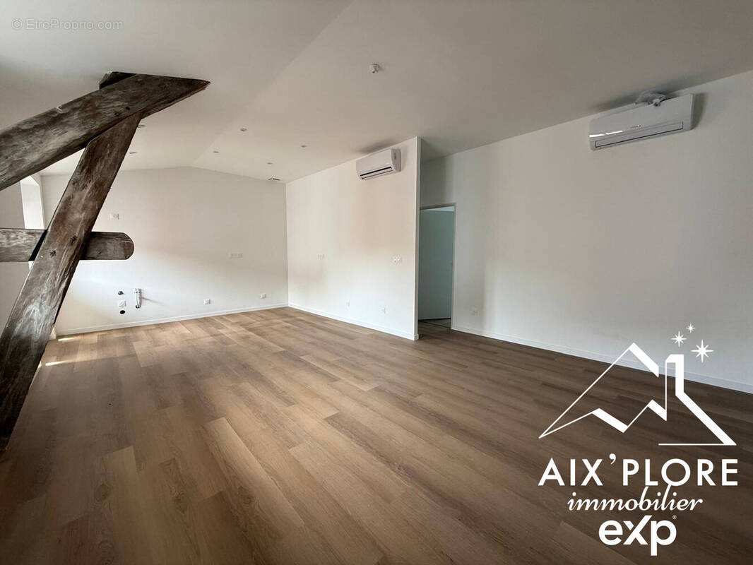 Appartement à YENNE