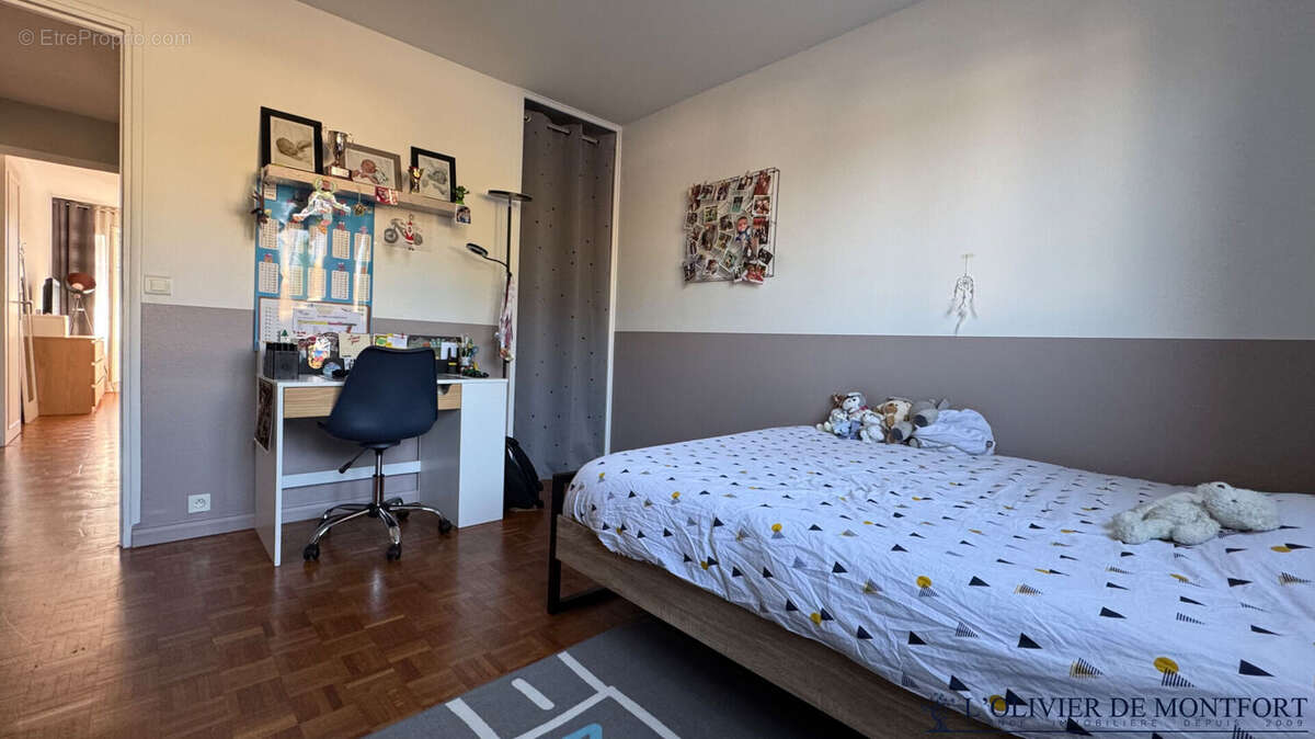 Appartement à NEAUPHLE-LE-CHATEAU