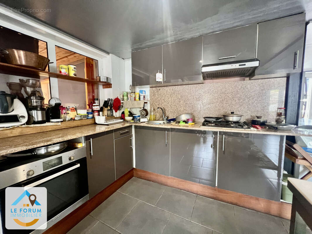 Tampon 97430 - ensemble immobilier - beaux volumes - fort potentiel - quartier prisé - photo 2
