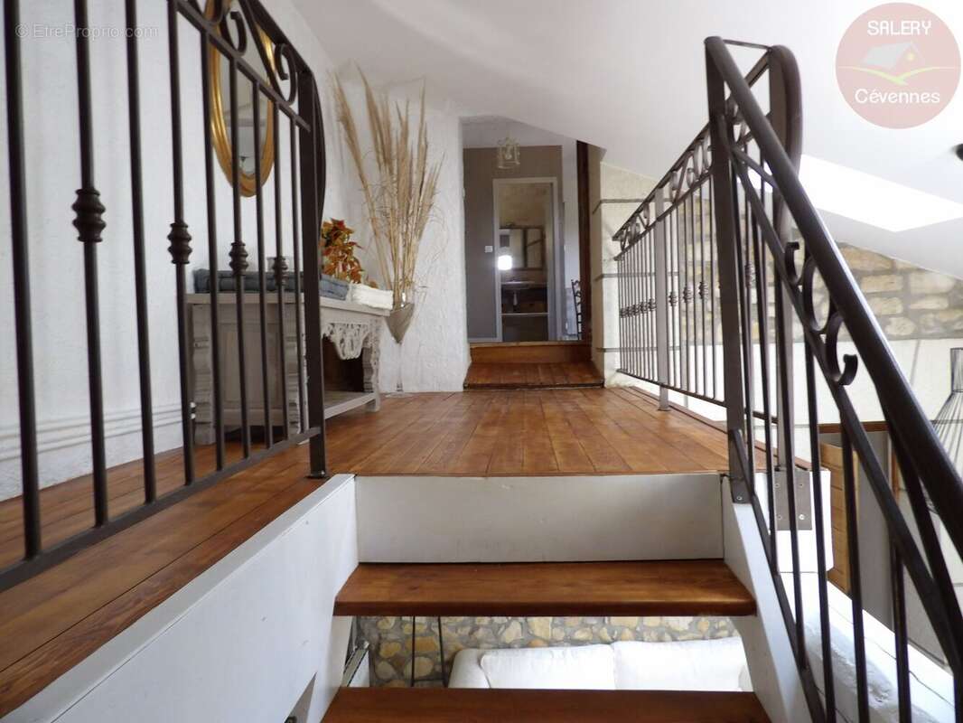 Maison à VEZENOBRES