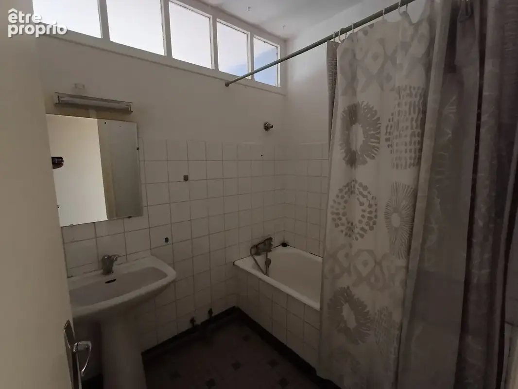 Maison avec grand terrain, verger et dépendances - photo 8