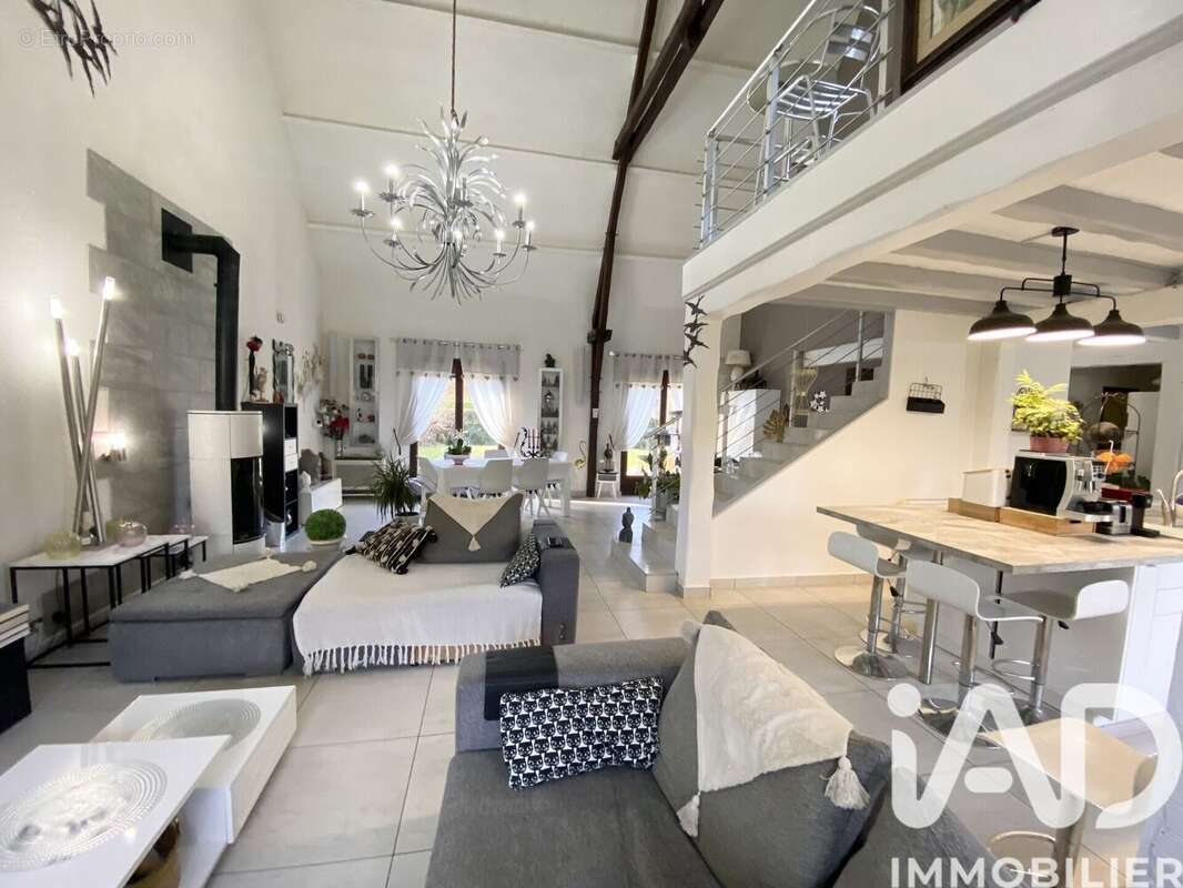 Photo 2 - Maison à SAINT-FARGEAU-PONTHIERRY