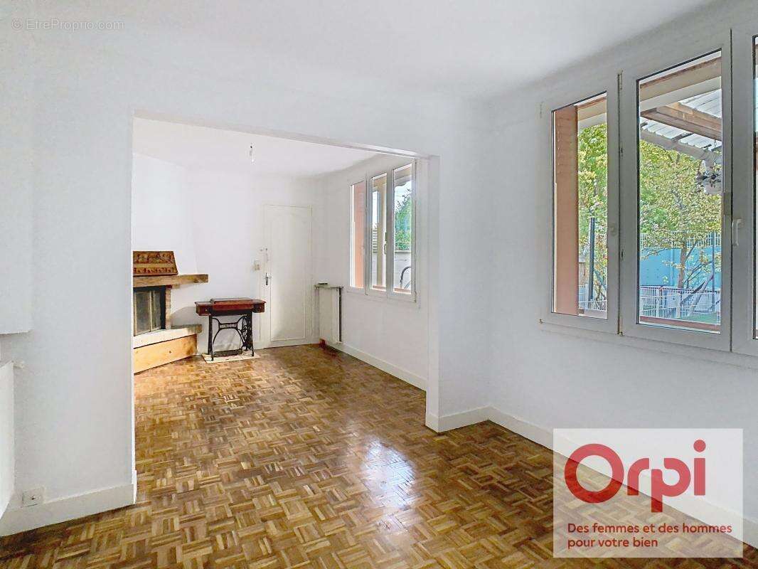 Maison à ISSY-LES-MOULINEAUX