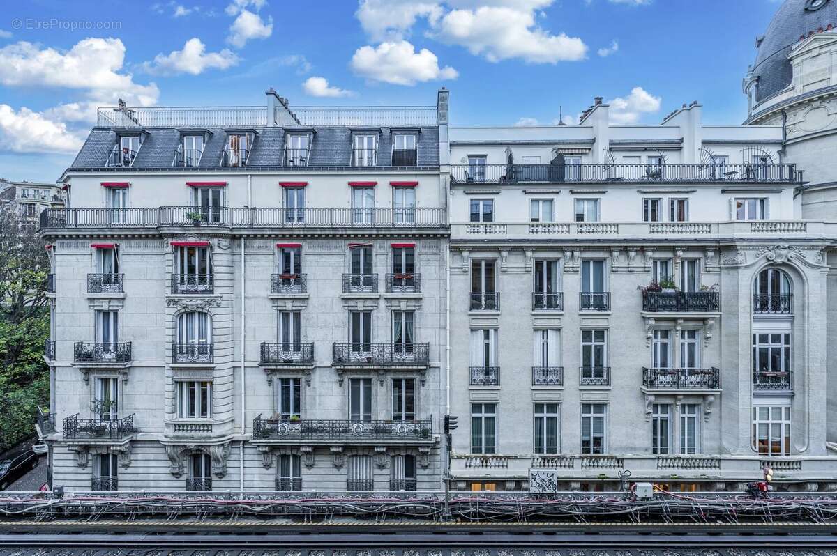 Appartement à PARIS-16E