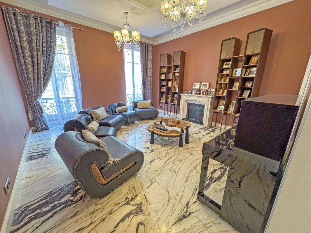 Bel appartement de caractère, 100 m², 3 chambres, Carré d’Or - photo 3