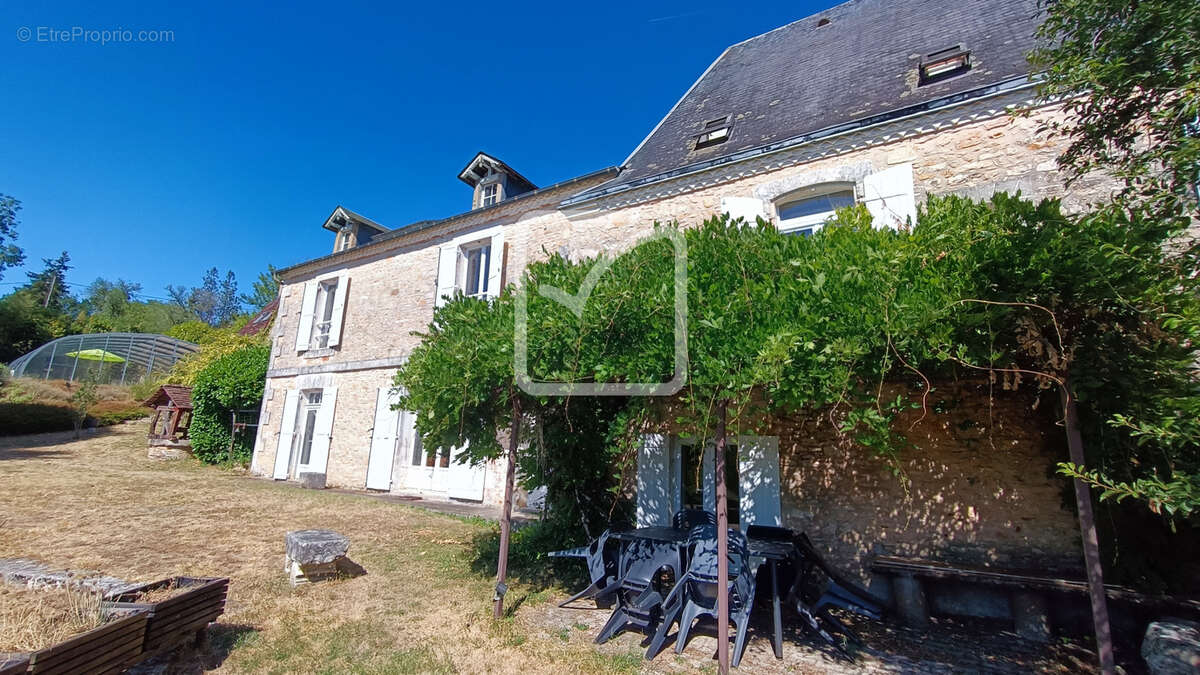 Demeure de caractère avec piscine et dépendances - photo 3