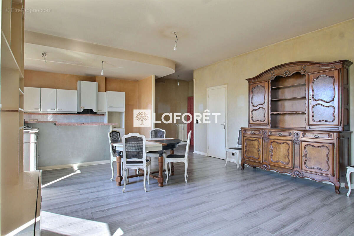 Appartement à NEUVILLE-SUR-SAONE