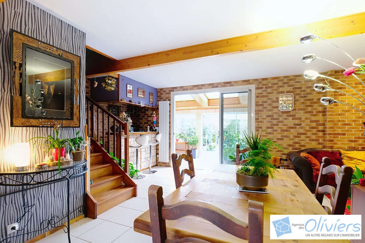 Maison à VOISINS-LE-BRETONNEUX