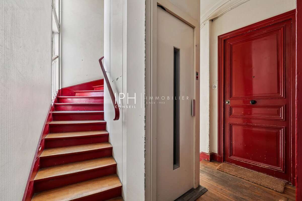 Appartement à NEUILLY-SUR-SEINE