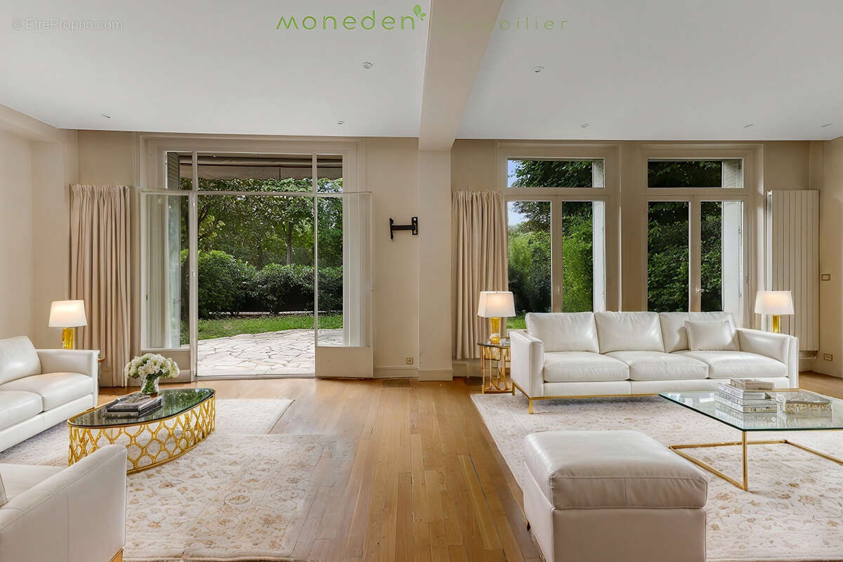 Appartement à NEUILLY-SUR-SEINE