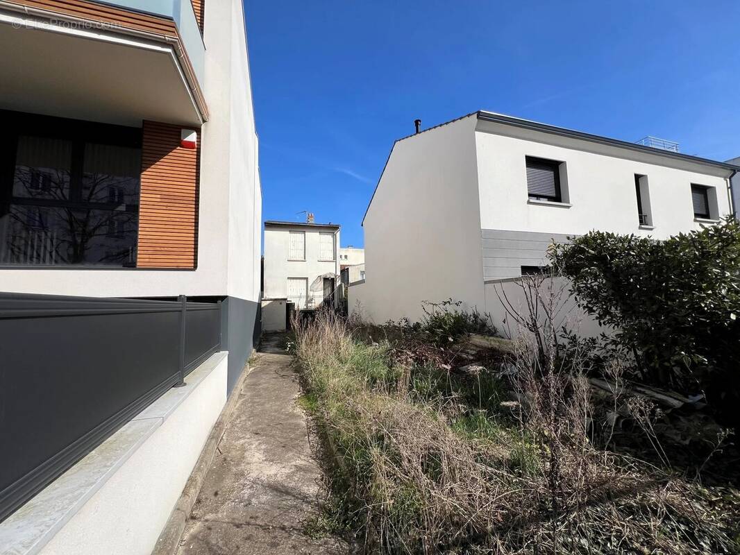 Terrain à ISSY-LES-MOULINEAUX