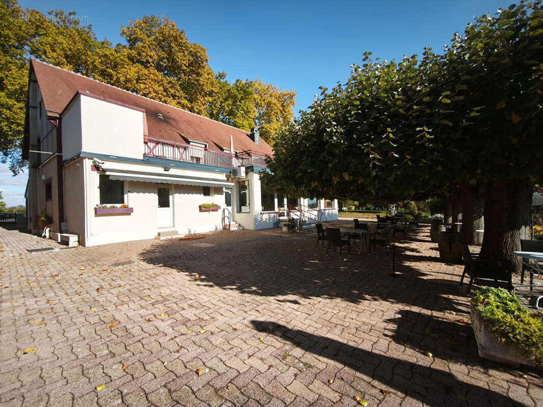 Commerce à POUILLY-SUR-LOIRE